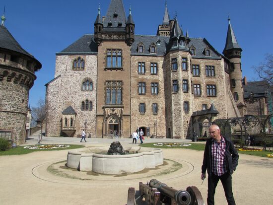 Oben angekommen, erkunden wir den Innenhof.