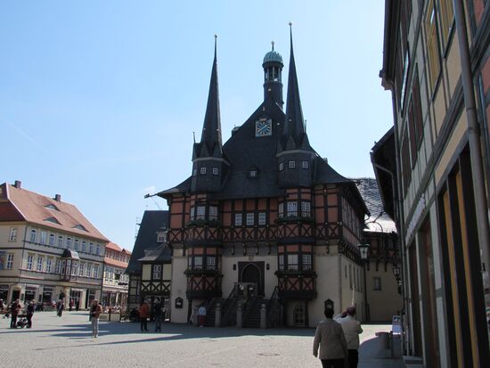 Das Rathaus ist ein weiteres touristisches Magnet der Stadt.