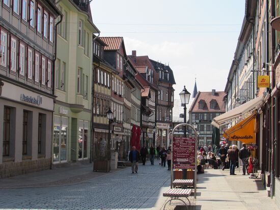 Ein Blick in die Fußgängerzone mit ihren schön restaurierten Fachwerkhäusern.