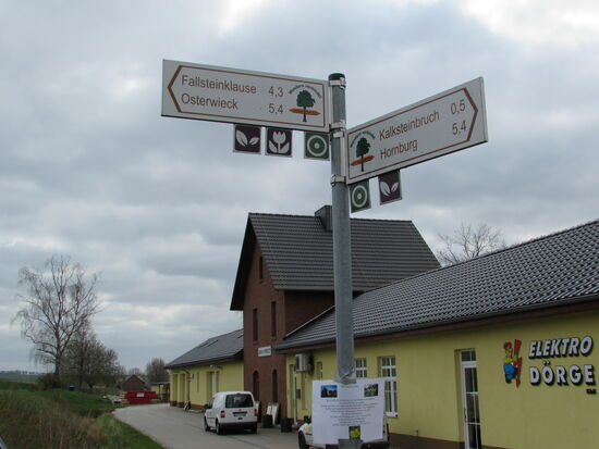 Am alten Bahnhof starten wir unsere Wanderung Richtung Osterwieck