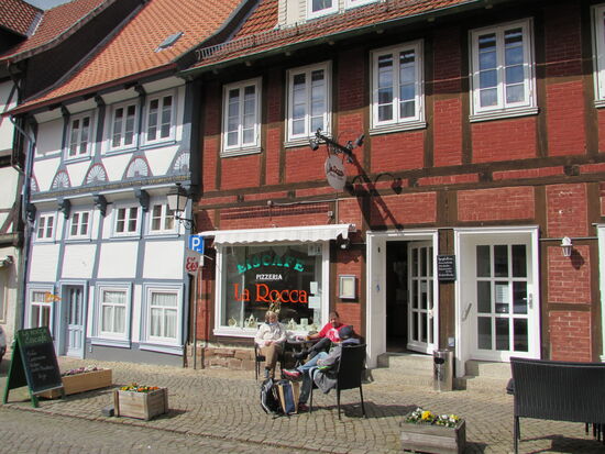 Hier entdecken wir die Chance auf einen Kaffee - wir freuen uns total - schon erstaunlich wie glücklich in diesen Zeiten ein Kaffee to go machen kann 