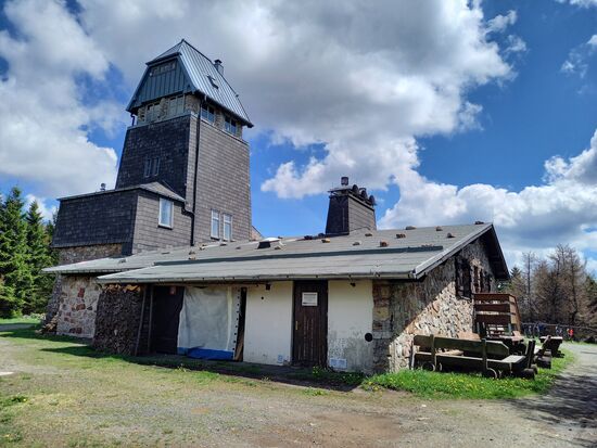 Am Ziel  - die Hans - Kühnenburg auf etwas über 800m Höhe