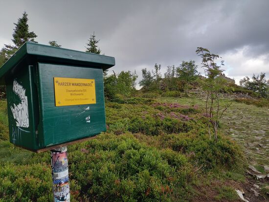 Das erste Ziel, die Wolfswarte, ist erreicht und wir holen uns für heute den ersten Stempel 