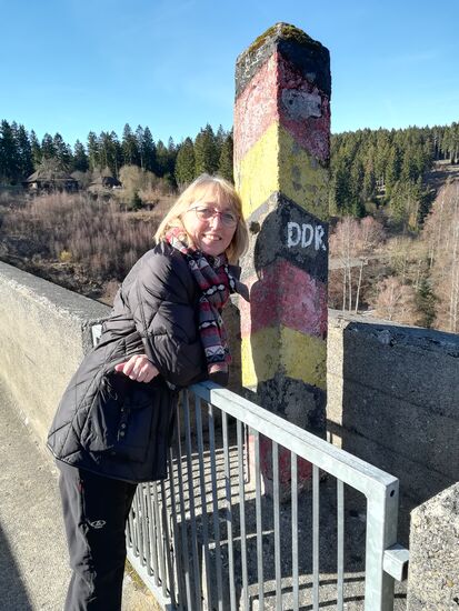 Auf der Staumauer der Talsperre findet man einen Grenzstein der von der Teilung Deutschlands zeugt. Die Mitte der Mauer und des Stausees war die innerdeutsche Grenze.