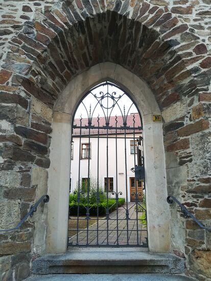 Ein Blick hinter die Kloster- Mauer