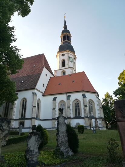 Ein paar Schritte weiter finden wir die Kirche.