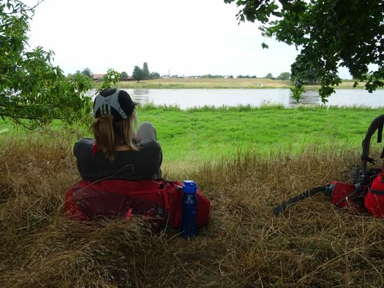 Zwischendurch heißt es niederlassen und den Fluss und die Landschaft genießen.