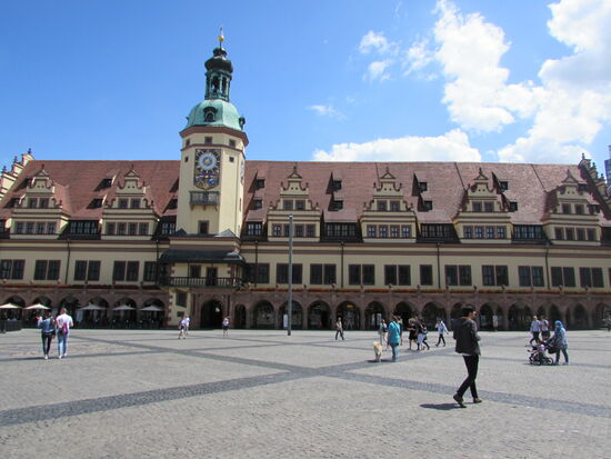 Das Rathaus vom Markt betrachtet.