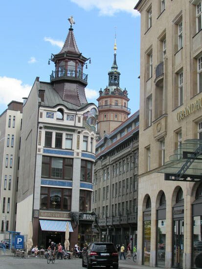 Im Hintergrund der Turm der Nikolaikirche