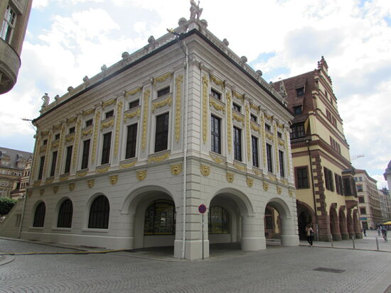Das alte Handelshaus neben dem Rathaus.