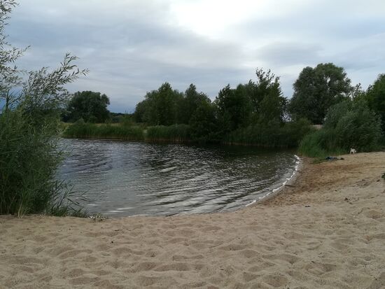 Der kleine Badesee war einst eine Kiesgrube.