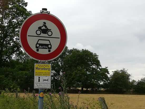 Hier wird schon mal auf die Touristen Information verwiesen, die allerdings mittwochs (also heute) geschlossen hat 