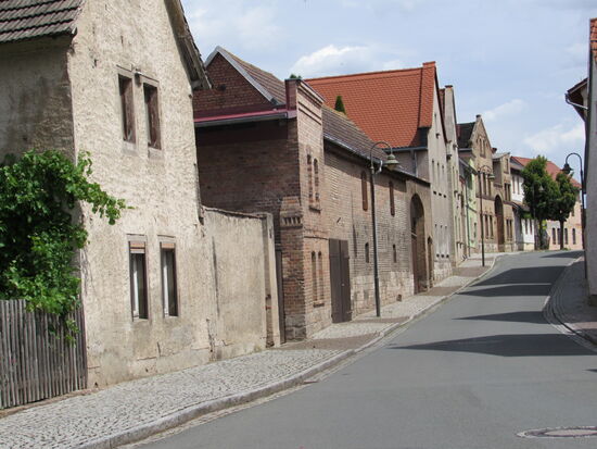 In dem Ort Großjena machen wir eine Pause.