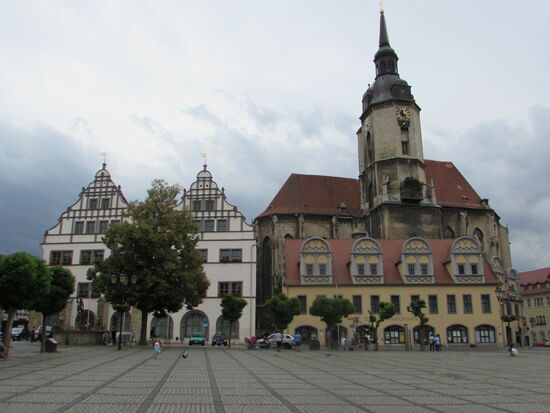 Am Markt
Vor der Stadtkirche ist die Touristen Information. Dort buchen wir ein Hotelzimmer und erhalten auch einen Stempel für unseren Pilgerausweis.