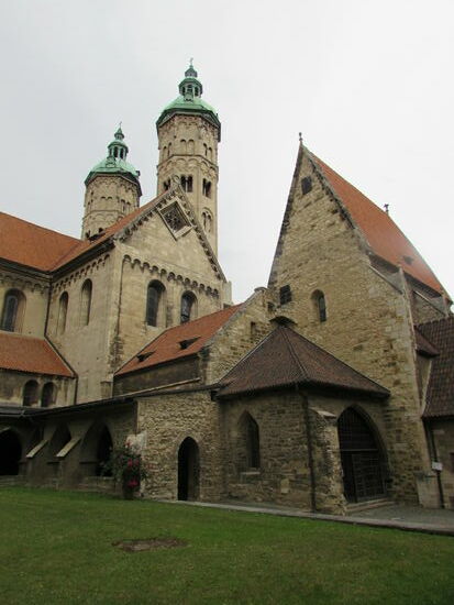 Als Pilger bekommen wir die Besichtigung vom Dom kostenlos  und einen Stempel gibt es auch 
