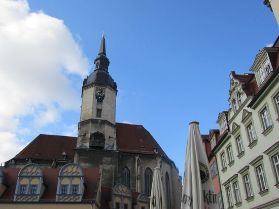 8:45Uhr auf dem Markt von Naumburg und der Himmel empfängt uns freundlich  - wir ziehen weiter