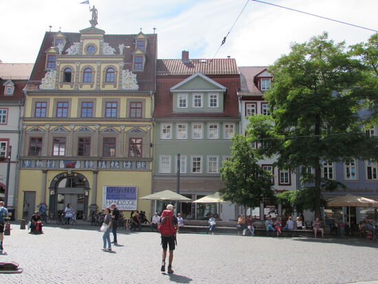 Häuerfront gegenüber vom Rathaus