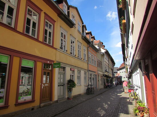 Schön restaurierte Häuser auf der Brücke