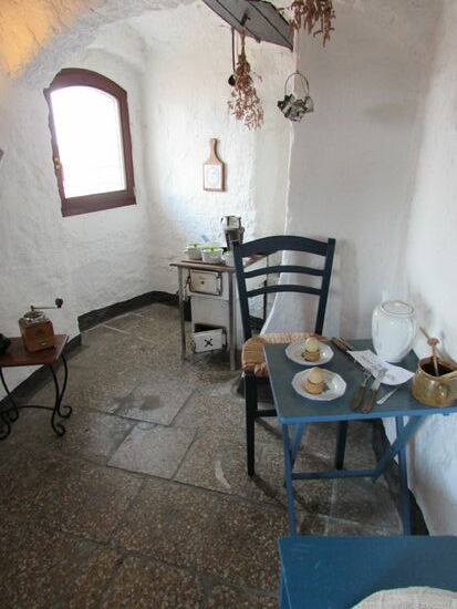 So, oder ähnlich könnte einst die Küche im Turm ausgesehen haben. Ausserdem gibt es aus dem Fenster weitere schöne Aussichten auf die Stadt.
