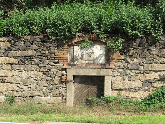 Der Eingang eines alten Stollen