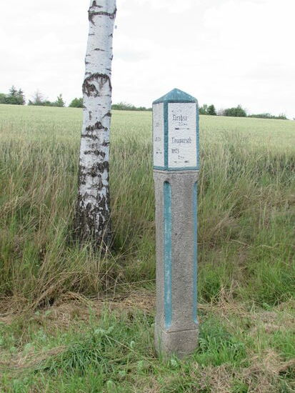 Wegweiser in Kumschütz. Ein kleiner Ort mit 50 Einwohner.