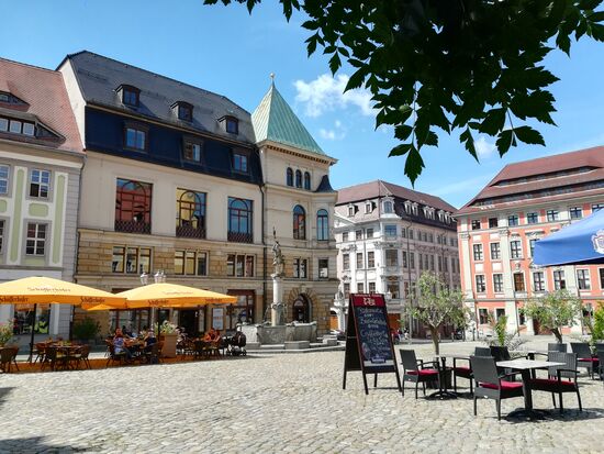 Blick vom Schattenplatz auf den Rathausplatz