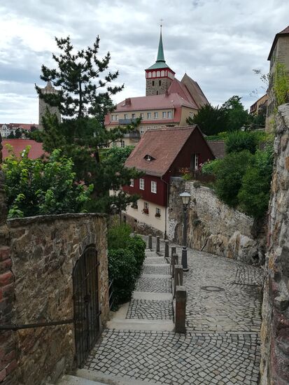 Kleine Gasse hinunter zur Spree