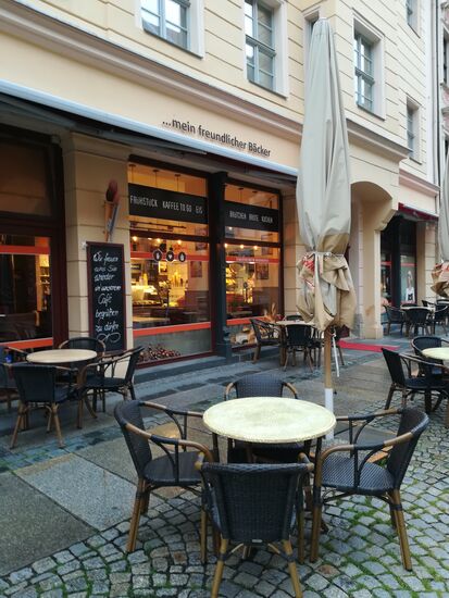 Ehe wir wieder auf der Via Regia unterwegs sind, frühstücken wir hier in Ruhe.