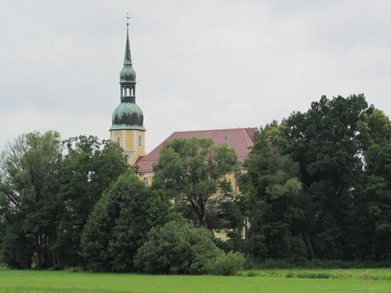 In Croswitz kommen wir direkt an der Kirche vorbei.