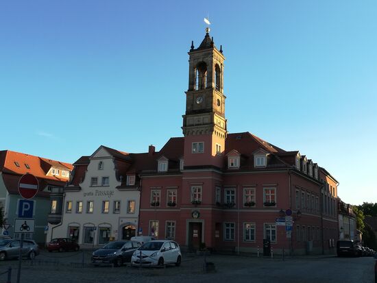 Direkt neben dem Rathaus ist die Touristen Information