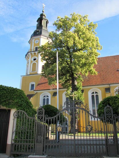 Wir verlassen Königsbrück und kommen an dieser Kirche vorbei.
