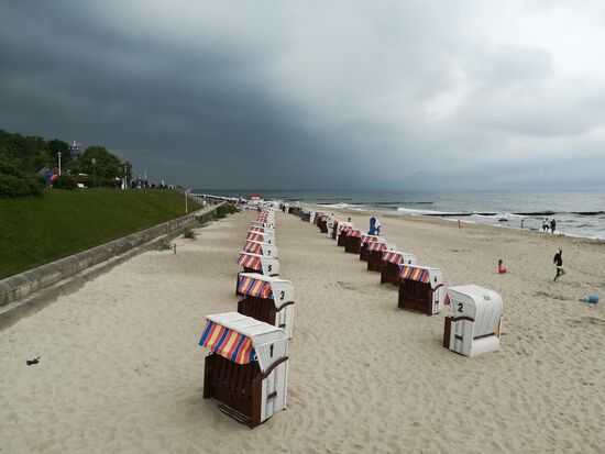 Von der Seebrücke ein Blick nach links - oh, da braut sich etwas zusammen.