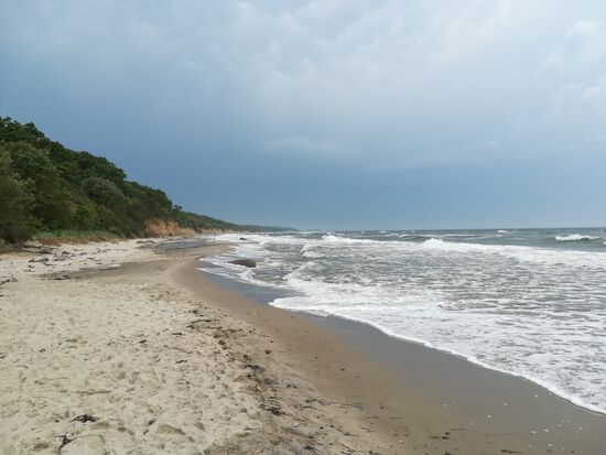 Menschen leerer, naturbelassener Strand - herrlich!