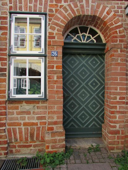 Sehenswert sind auch die vielen unterschiedlichen Haustüren