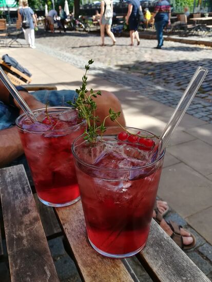 Ehe wir uns auf den Heimweg machen, genießen wir noch ein kühles Getränk 
Schön war's!