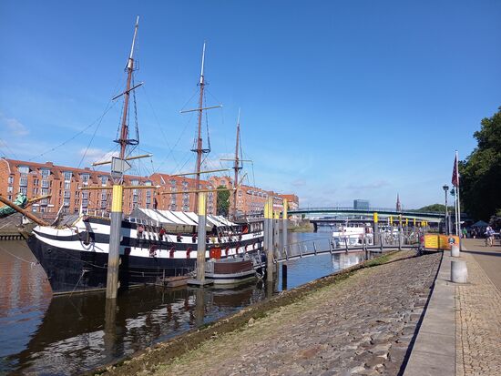 Die Admiral Nelson ist ein Restaurant Schiff