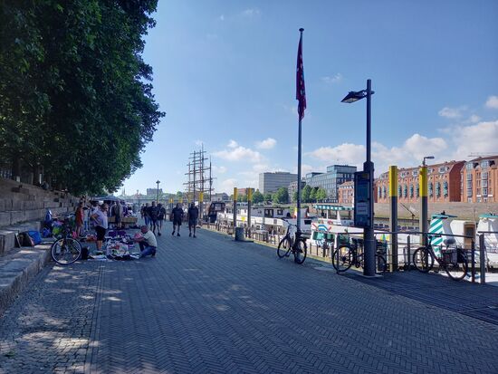 An der Weser Promenade ist gerade Flohmarkt.