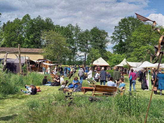 Beendet haben wir unsere Kulturelle Landpartie in Gross Heide. Hier gab es eine kleine Wildkräuterführung und anschließend eine Tasse Kaffee.