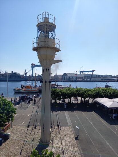 Unser Rundgang führt uns auch zum Hafen.