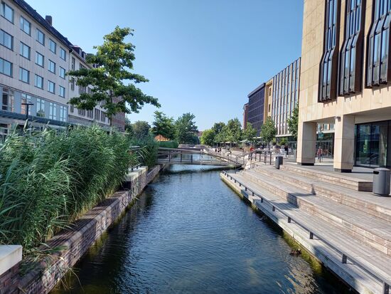 Durch diesen Graben wollte man der Altstadt ein Stück ihrer Insel Geschichte zurückgeben.
