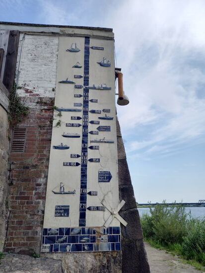 Lauenburg hat immer wieder mit dem Hochwasser der Elbe zu kämpfen.