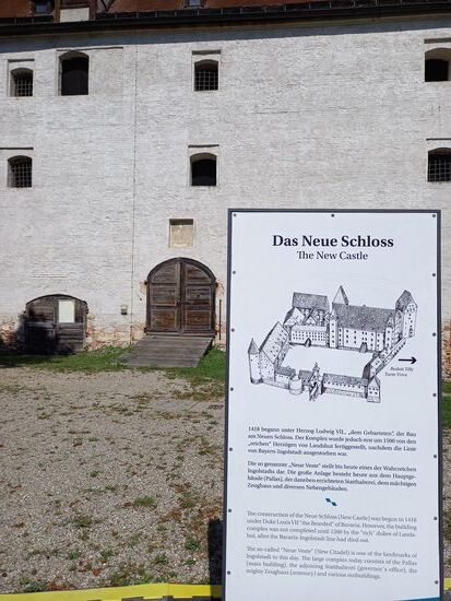 Im neuen Schloss befindet sich das Bayrische Armee Museum.