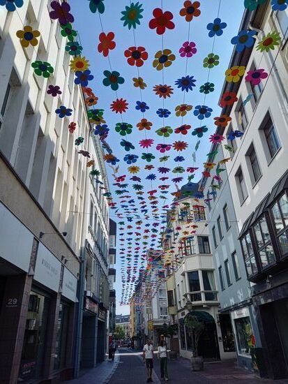 In der Fußgängerzone lohnt sich ein Blick nach oben