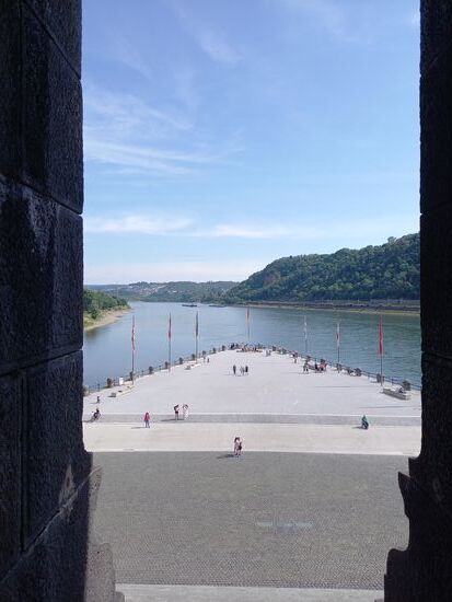 Hier fließen Rhein und Mosel zusammen.