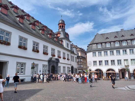 Hier findet gerade eine Hochzeit statt.