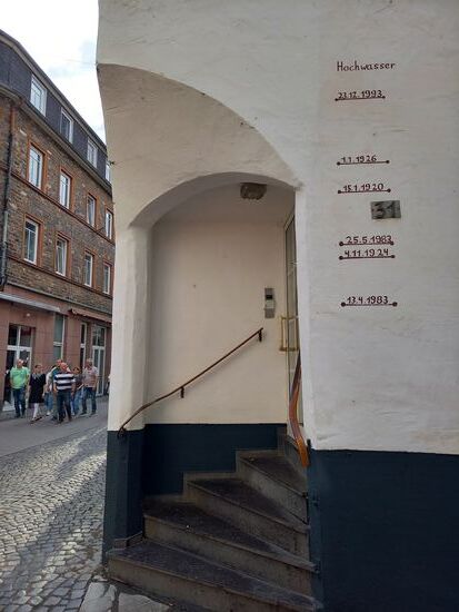 Unglaublich wie hoch das Wasser der Mosel ansteigen kann.