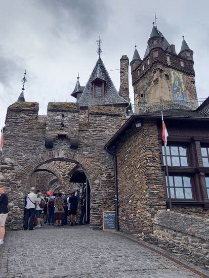 Wir entscheiden uns gegen eine Besichtigung, obgleich es lohnenswert sein soll.