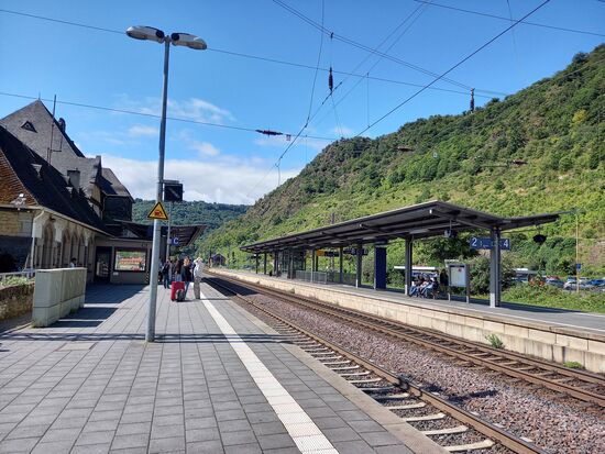 Abschied von dem Moselland. Eine Zugfahrt mit Verspätungen bringt mich schließlich sicher nach Haus.