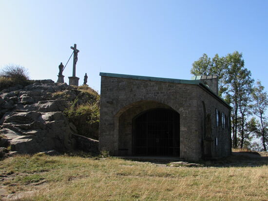 Auch eine Kapelle gibt es hier oben.