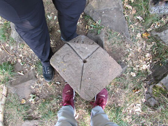 Sylvia (blaue Schuhe) steht in Bayern und Hessen, ich in Bayern und Thüringen.